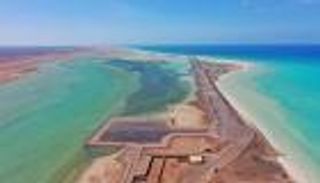 تهديد إجرامي بتعطيل مطار المخا الدولي.. الحوثي يعزل اليمن عن العالم