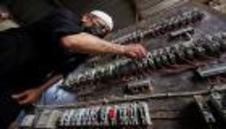 ما علاقة الدولار بأزمة قطع الكهرباء في مصر؟.. مسؤول يجيب