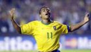 بعمر 58 عاما.. «العجوز» روماريو يعود للملاعب بعد الاعتزال