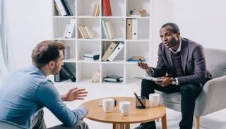 كيف تختار طبيبك النفسي المناسب؟