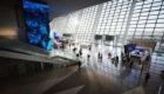 مطار زايد الدولي يعمل بكامل طاقته رغم الأحوال الجوية الصعبة.. بيان رسمي