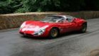 طرح 8 سيارات ألفا روميو قديمة للبيع بباريس.. سعر مذهل