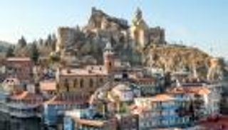 الوجهات السياحية الأفضل عالميا لسفر الطلاب هذا الصيف