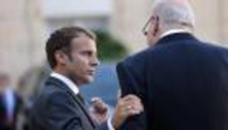 ميقاتي وعون إلى فرنسا الجمعة.. هل يحرك ماكرون مياه لبنان الراكدة؟