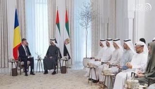 جانب من المباحثات بين الشيخ محمد بن زايد آل نهيان ورئيس وزراء رومانيا