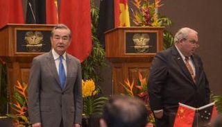 وزيرا خارجية الصين وبابوا غينيا الجديدة 