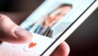 «تعارف حلال».. المؤثر المغربي «الشيخ سار» يشعل الجدل بتطبيق جديد