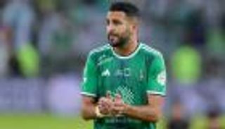 هل يرحل عن الأهلي السعودي؟.. «الطموح» يكشف مستقبل رياض محرز