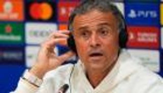 «الكلاب تنبح».. إنريكي يرد على الانتقادات ويتهرب من ريال مدريد