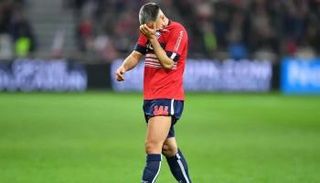 آدم وناس نجم منتخب الجزائر بقميص ليل