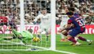 لقطة جدلية.. هل تعرض برشلونة للظلم في كلاسيكو ريال مدريد؟ (فيديو)