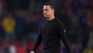 رغم الأسبوع الأسود.. تشافي يضع شروطه للتراجع عن مغادرة برشلونة