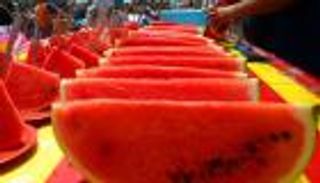 مادة بيضاء في البطيخ بالأسواق المصرية.. هل من مشكلة؟