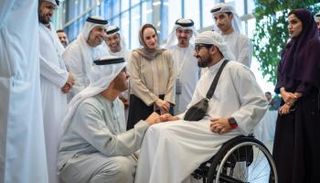 الدكتور سلطان الجابر يلتقي بالكوادر الشابة الحاضرة للمعرض