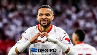 يوسف النصيري مهاجم إشبيلية