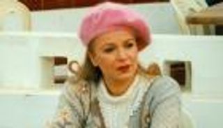 مشيرة إسماعيل في ورطة: «بيتنا أصبح مستشفى للكلاب»