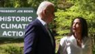 بايدن يرتب بيته «المنقسم» لنفض غبار  «ثغرة نتنياهو»