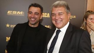 خوان لابورتا وتشافي هيرنانديز في برشلونة