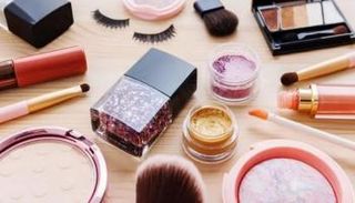 مستحضرات تجميل -أرشيفية