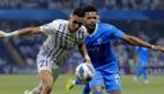 من بطل إلى منبوذ.. جماهير الهلال السعودي تلتهم علي البليهي