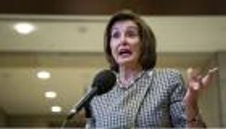 دعته للاستقالة ووصفته بـ«العقبة» أمام السلام.. بيلوسي تهاجم نتنياهو