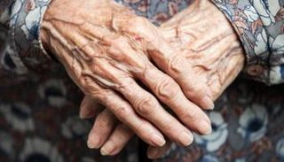 المعمرون فوق المائة يزدادون في فرنسا