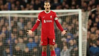 فيرجيل فان دايك ضد إيفرتون