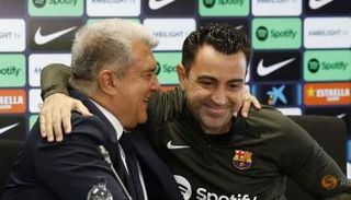 تشافي هيرنانديز وخوان لابورتا