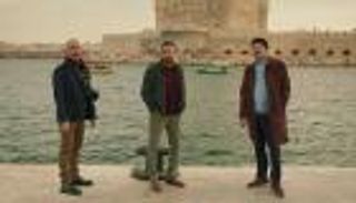 «العتاولة» يقتحم سباق الحسم في الدوري الإنجليزي (صورة)