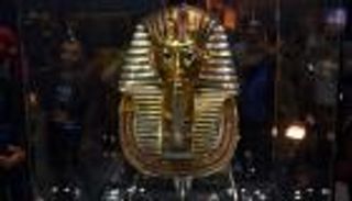 عبارة على قناع «توت عنخ آمون» تثير ضجة في مصر