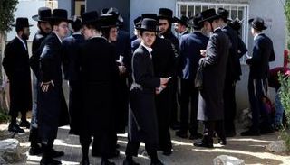 أفراد من الحريديم - رويترز