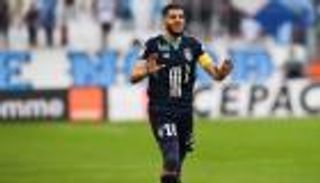 مغامرة محفوفة بالمخاطر.. بنزية مطلوب في «مقبرة» نجوم الجزائر