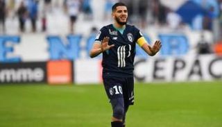 ياسين بنزية نجم منتخب الجزائر