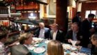 «دبلوماسية الطعام».. رسائل معقدة وراء وجبات مسؤولي أمريكا بالصين 