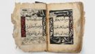 نسخة صينية من القرآن الكريم في معرض أبوظبي الدولي للكتاب