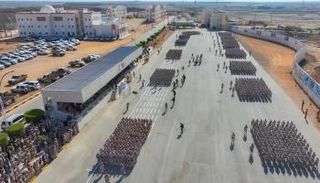 عرض عسكري للنخبة الحضرمية في ذكرى هزيمة القاعدة