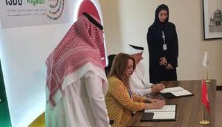 جانب من توقيع الاتفاقية