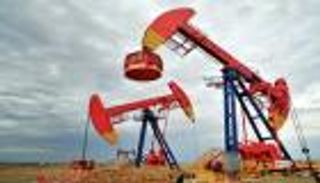 المخزونات الكبيرة تقود أسعار النفط للهبوط