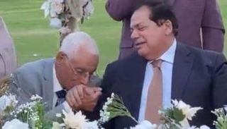 حسام موافي يقبل يد محمد أبوالعينين