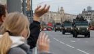 «نار» وقوافل عسكرية.. ما قصة «يوم النصر» في روسيا؟
