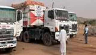 مساعدات دارفور تتعثر في «الطينة».. اشتباكات الفاشر تهدد بـ«مجاعة»