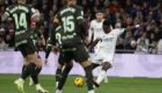 ضربات مزدوجة.. كيف أهدى جيرونا «دوري برشلونة» لريال مدريد؟