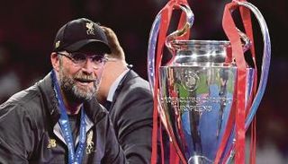 واحتل مانشستر سيتي المرتبة الثالثة في هذه القائمة بواقع 630 مليون جنيه استرليني، لكنه كان الأكثر نجاحا بين جميع الأندية الكبرى في إنجلترا، بتحقيقه 15 لقبا كبيرا، منذ وصول كلوب إلى إنجلترا.  أما الثنائي تشيلسي ومانشستر يونايتد، فقد أنفقا مليار جنيه استرلين