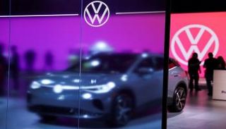 سيارة تابعة لشركة فولكسفاغن - رويترز