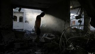 آثار قصف إسرائيلي على منزل في رفح
