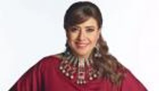 نشوى مصطفى.. «بائعة الملابس» تتمنى الرحيل بـ«موت الغفلة»