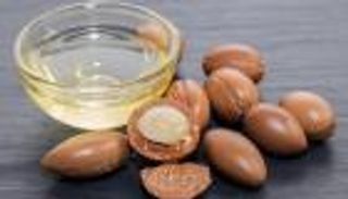 زيت الأرغان.. فوائد سرية لشجرة تنمو في المغرب فقط