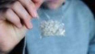 بتوقيع «الشيطان».. مخدر الآيس إدمان من أول جرعة وأضرار تهدد الحياة 