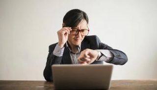 دراسة تكشف عدة فوائد للتأخر عن المواعيد- أرشيفية