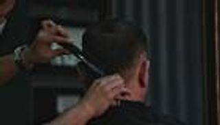 "البومبادور" و"القصير المدرج".. أحدث قصات الشعر للرجال 2024